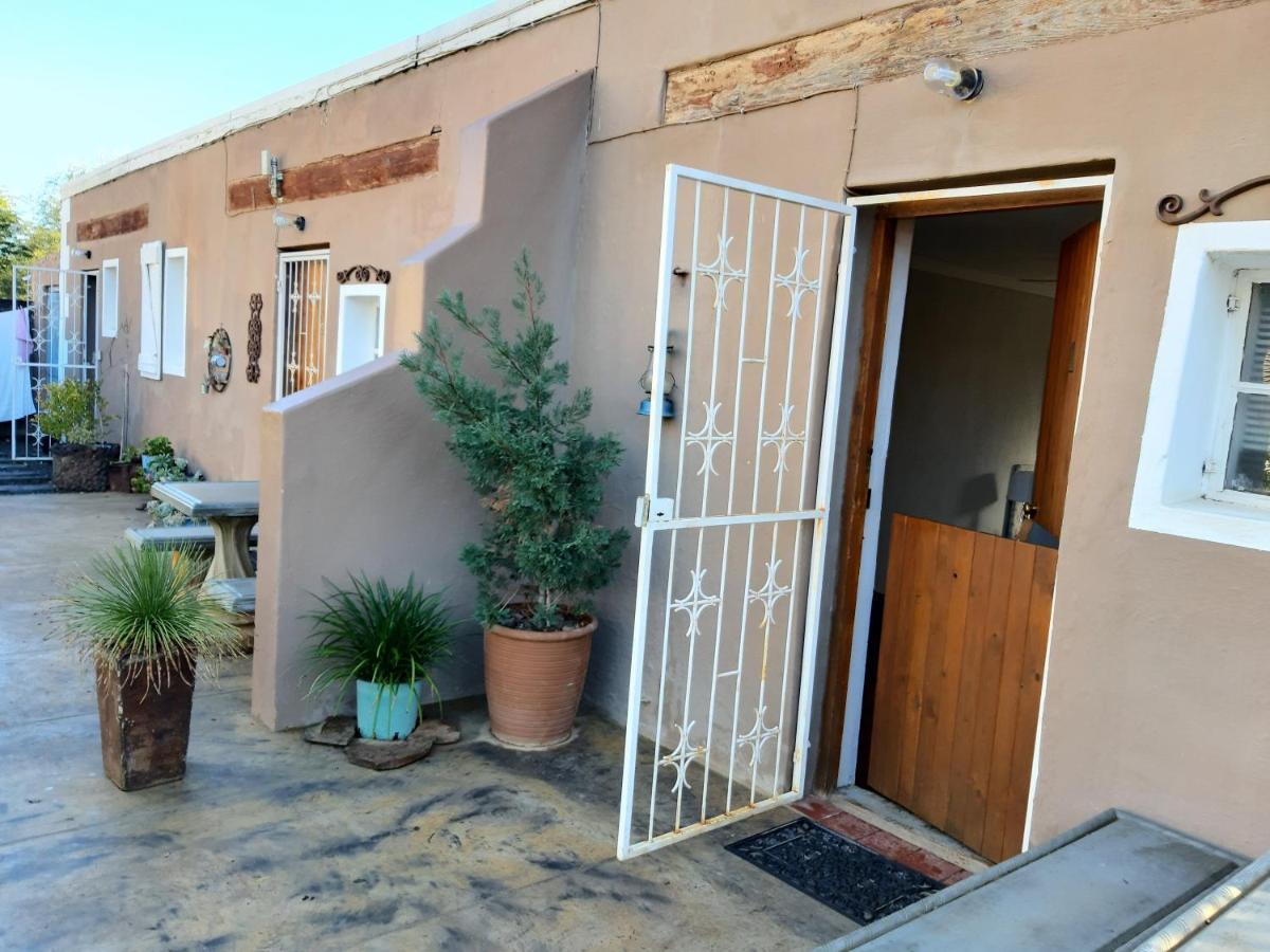 Carmel Villa B&B Or Self-Catering Calvinia ภายนอก รูปภาพ