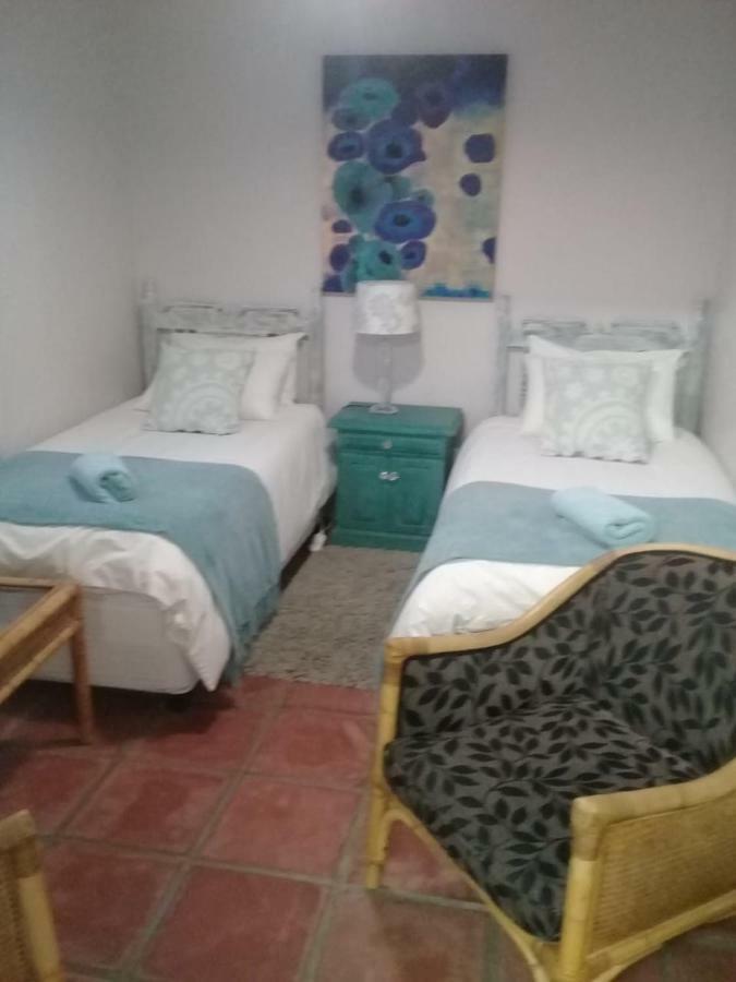 Carmel Villa B&B Or Self-Catering Calvinia ภายนอก รูปภาพ