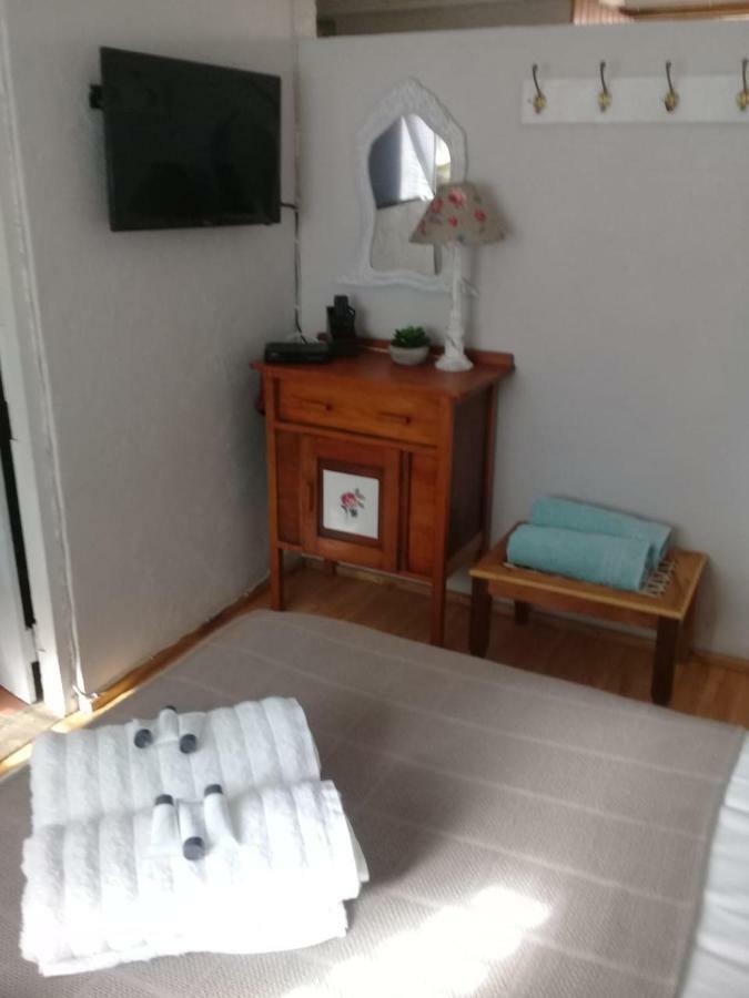 Carmel Villa B&B Or Self-Catering Calvinia ภายนอก รูปภาพ
