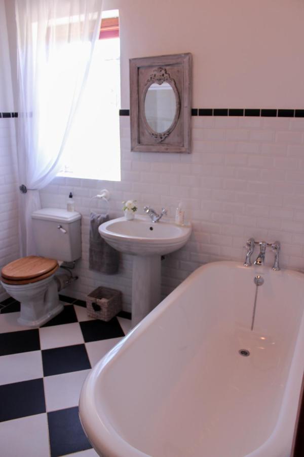 Carmel Villa B&B Or Self-Catering Calvinia ภายนอก รูปภาพ