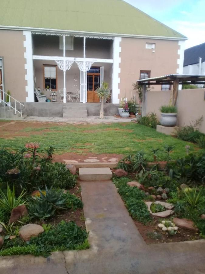 Carmel Villa B&B Or Self-Catering Calvinia ภายนอก รูปภาพ